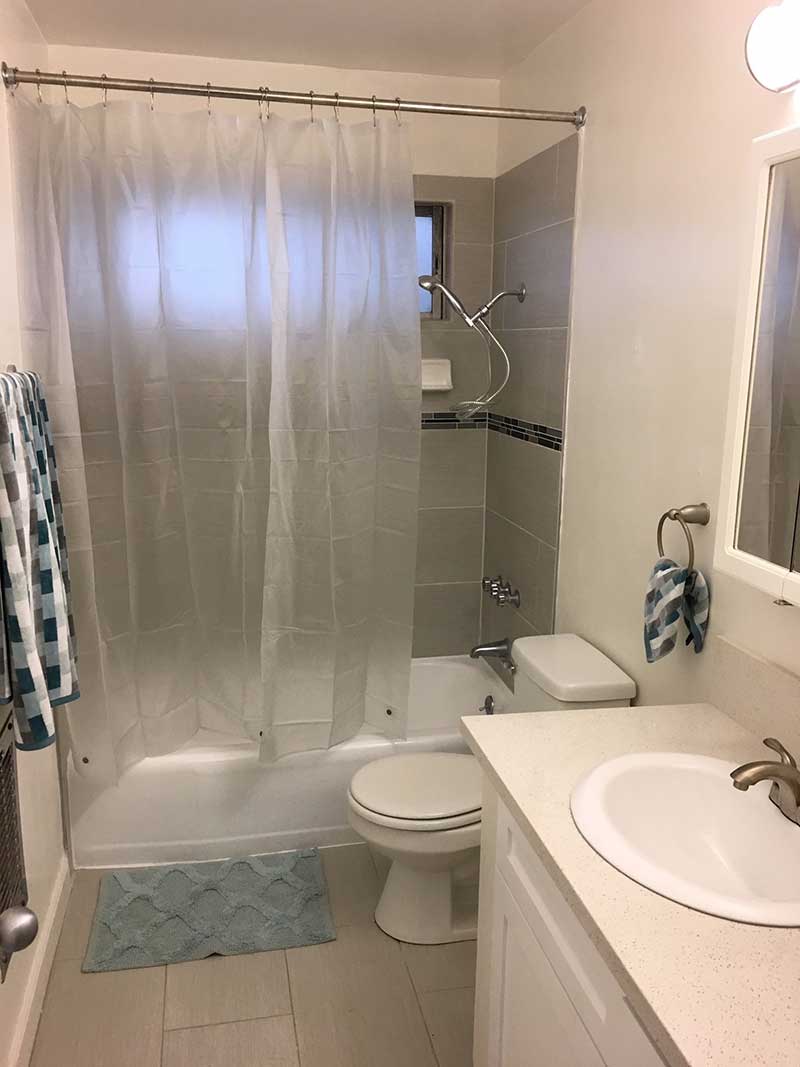 Magnolia Place Apartment bathroom