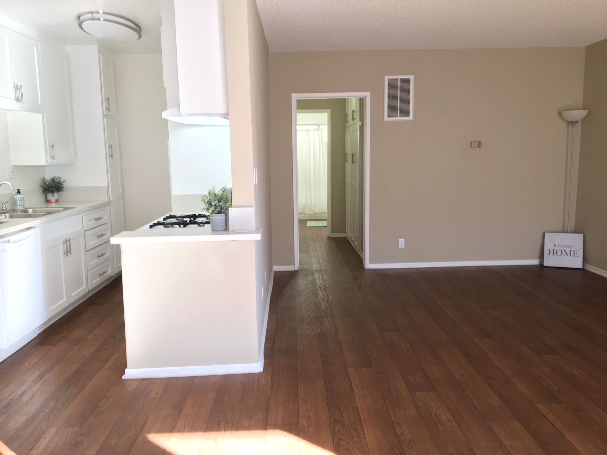 Magnolia Place Apartment kitchen and living room